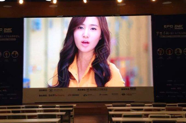 小間距LED顯示屏應用4大領域及發(fā)展趨勢分析